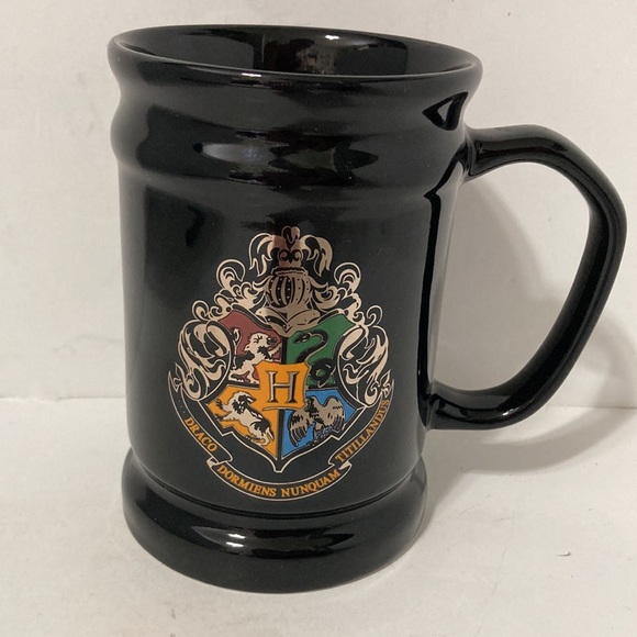 HARRY POTTER Hogwarts Crest Coffee Tea Cup Mug Disney Universal Studios 15 oz - Picture 4 of 16